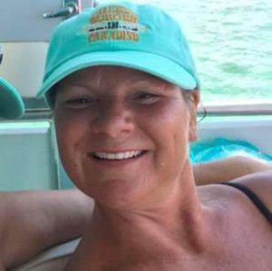 Meet your Posher, Lorie